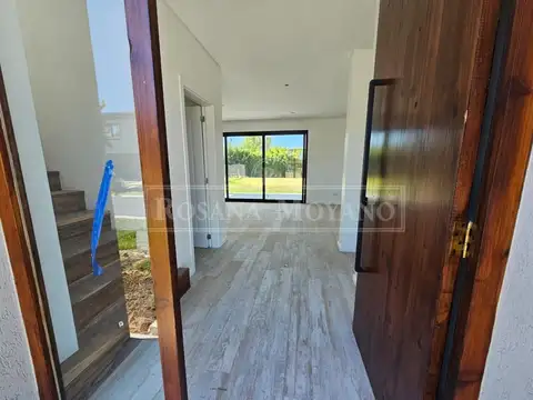 Casa 4 ambientes con 3 baños