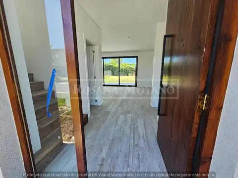 Casa 4 ambientes con 3 baños