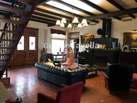 Casa 5 ambientes con 3 baños
