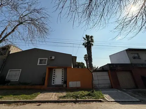 VENTA CASA 5 AMB CON COCHERA PALOMAR-