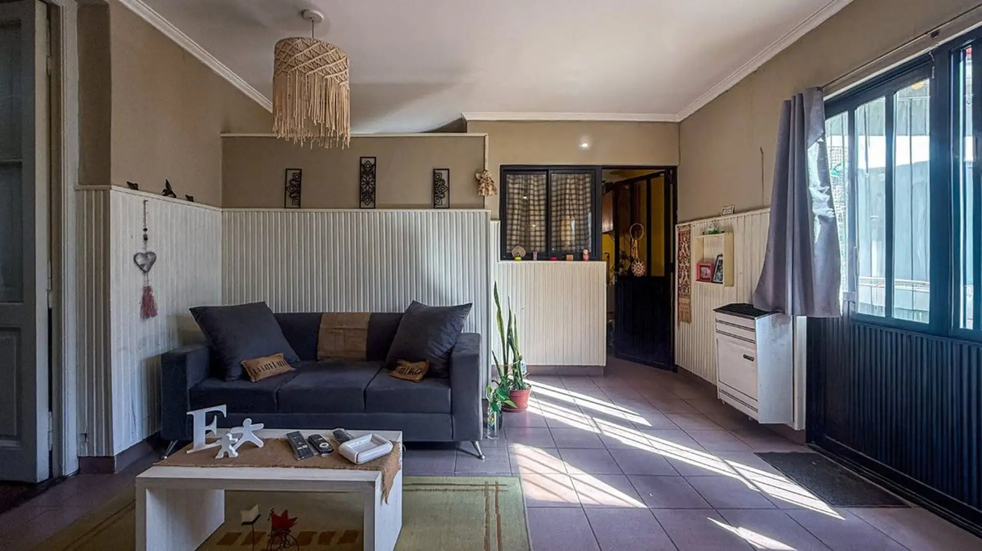 VENTA CASA 3 AMB + DPTO 2 AMB CON COCHERA SAN JUAN