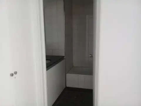 Plaza San Martín - 2 ambientes en edificio con seguridad