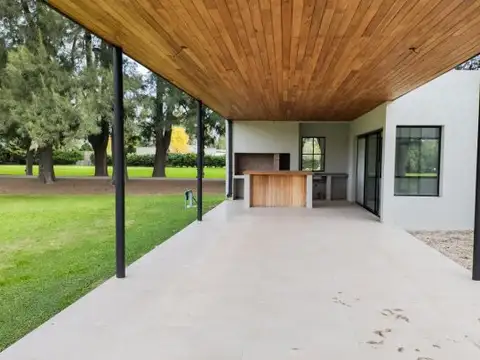 Casa 6 ambientes con 4 baños