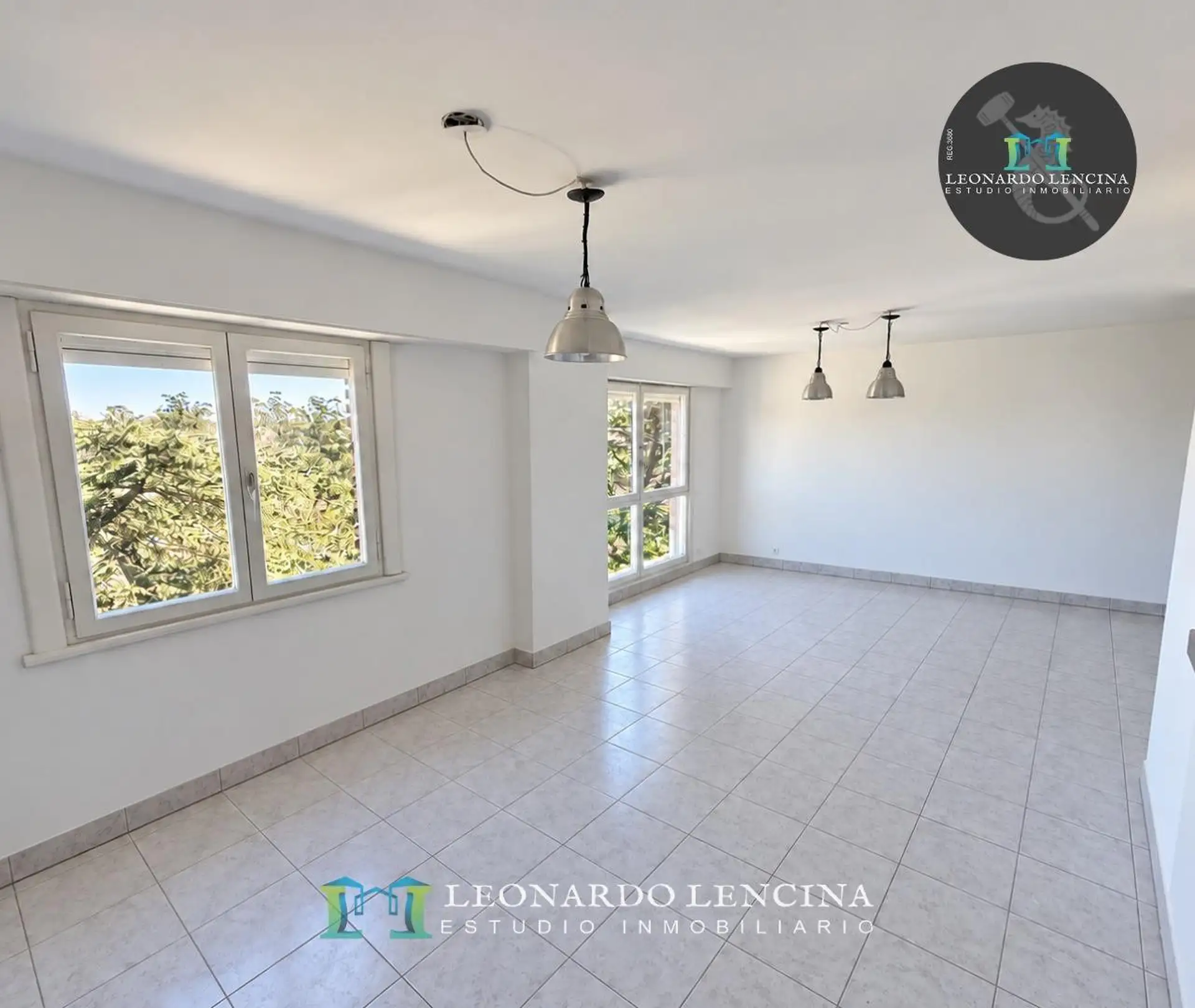 Departamento 4 amb - Constitución - c/cochera - al frente