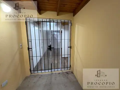 Depto Tipo Casa en Alquiler con 3 cocheras