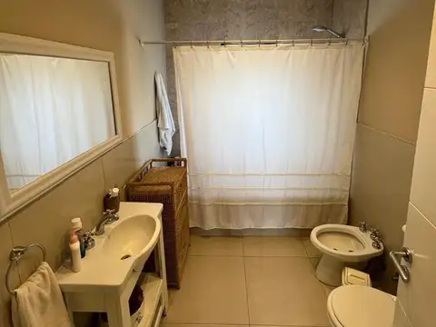 Casa 5 ambientes con 4 baños