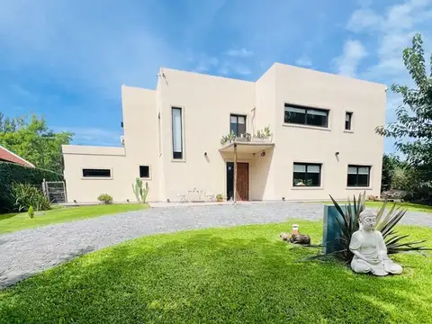 Casa Chalet  en Venta en Altos de Manzanares, Pilar, G.B.A. Zona Norte