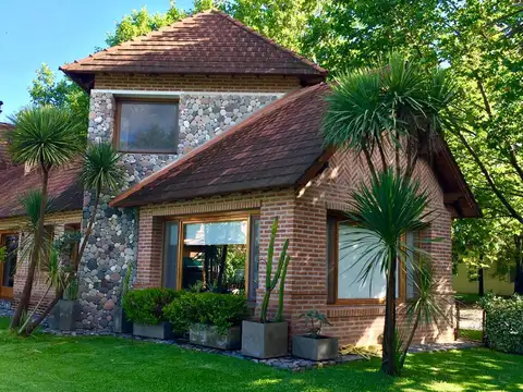 Tradicional casa en Venta con buena ubicación en esquina