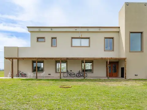 VENTA CASA 8 AMB CHACRAS DE LA TRINIDAD CAÑUELAS