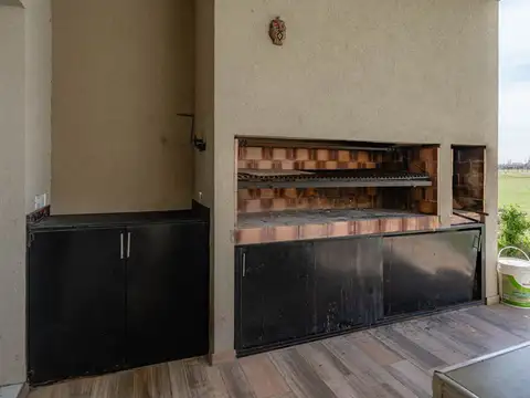 Casa en Venta con 3 cocheras
