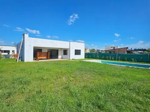 Casa en San PABLO con pileta y riego