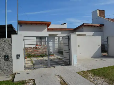 departamento duplex 3 ambientes en venta en lujan planta baja con patio y cochera apto credito