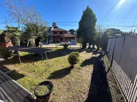 LOTE EN VENTA EN ADROGUE CON GARAGE Y BAÑO OPORTUNIDAD!