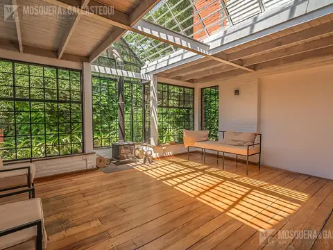 Casa en Venta con 2 cocheras