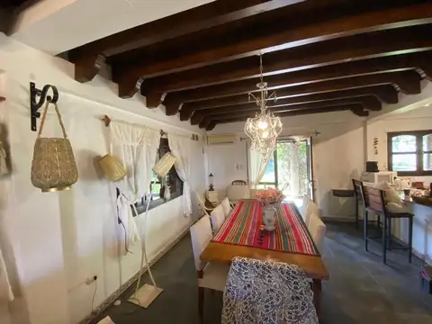 Casa 4 ambientes con 2 baños