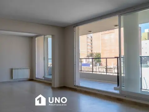 Catamarca y Balcarce - Dpto de 3/4 Dormitorios Externo. Con cochera. 