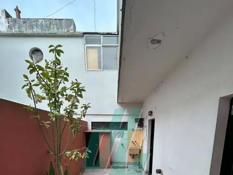 Amplio monoambiente en alquiler - Flores
