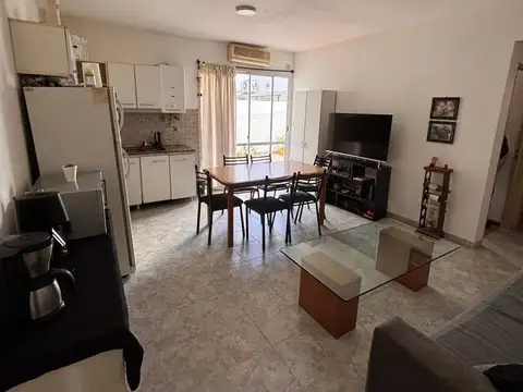 Depto Tipo Casa 3 ambientes con 2 baños