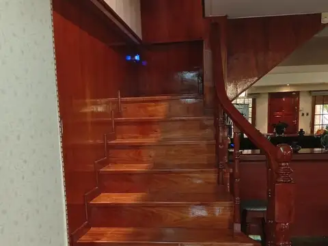 Casa 5 ambientes con 4 baños