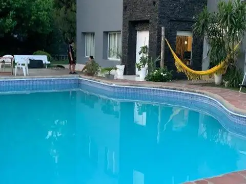 Alquiler casa 5 amb. con piscina y parque .El Cortijo(Malvinas Argentinas)