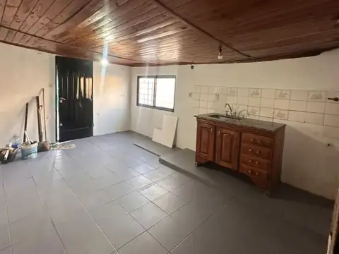 Casa en Alquiler en Gregorio de Laferrere, $ 550.000