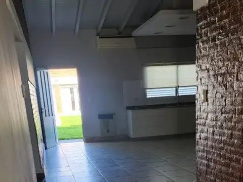 IMPECABLE CASA A LA VENTA EN MERCEDES