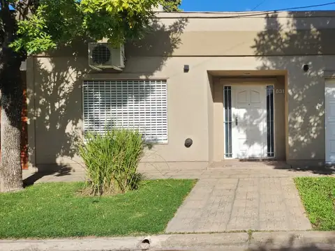 IMPECABLE CASA A LA VENTA EN MERCEDES