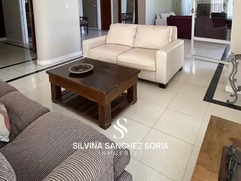 Casa 5 ambientes con 4 baños