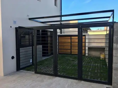 Casa en Alquiler en Los Hornos, $ 700.000