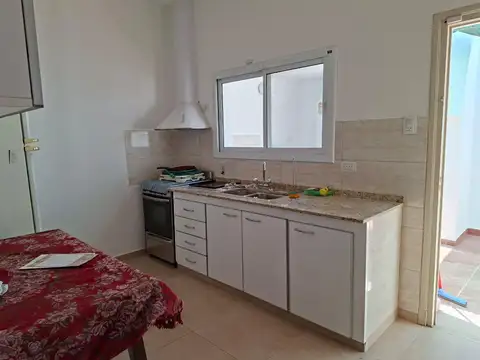 ALQUILO CASA BARRIO OBSERVATORIO DOS DORMITORIOS CON PATIO.