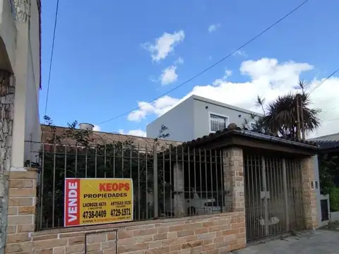 CASA EN VENTA 3 AMBIENTES CON GARAGE QUINCHO PATIO