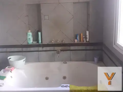 Casa 5 ambientes con 1 baño
