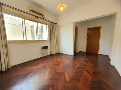 Av. Caseros 700, Piso 8