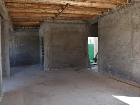 Casa 6 ambientes con 2 baños
