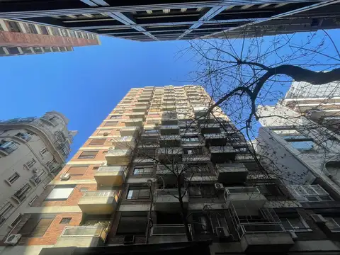 Arenales y Suipacha - 2/3 Dor - Balcón al Frente - Casi Esquina - Muy Buena Luz