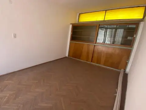 SE VENDE CASA 4 DORMITORIOS EN Bº TALLERES OESTE