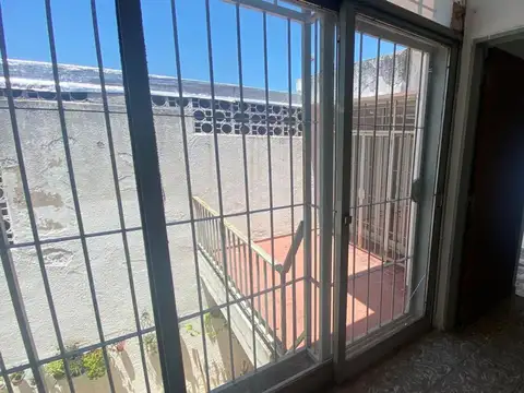 Depto Tipo Casa 5 ambientes con 2 baños