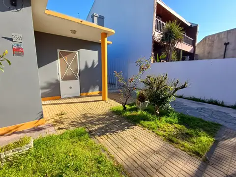 Casa en Alquiler con 4 cocheras