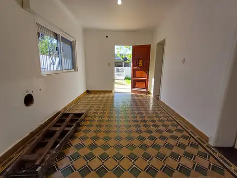 Casa en Alquiler con 4 cocheras