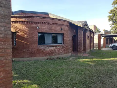 Casa en Venta con 2 cocheras