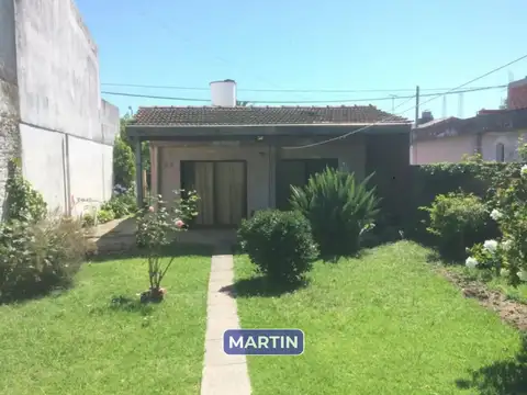 Casa en venta 3 ambientes+ depto 2 amb c/ cochera y parque en San Miguel