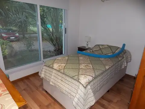 Casa en Alquiler con 1 cochera