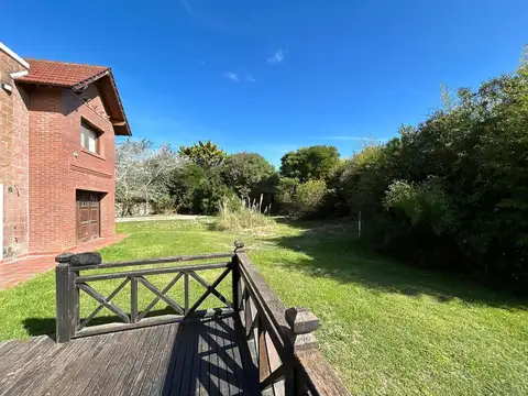 30 e/ Mar Azul y Pasaje Costero