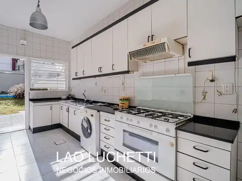 Casa en Alquiler con 1 cochera