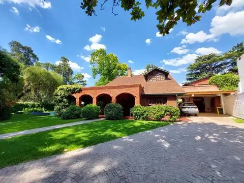 Destacado chalet en Parque Leloir - NUEVO VALOR