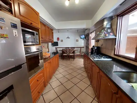 Casa en Venta con 5 cocheras