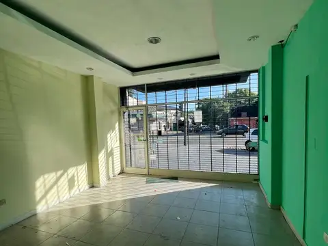 Local en Alquiler en Munro, $ 800.000