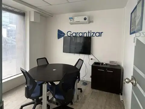 Oficina Alquiler en  Av. Rivadavia  al 400