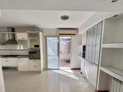 OPENHOUSE vende casa de categoría en Barrio Club de Campo
