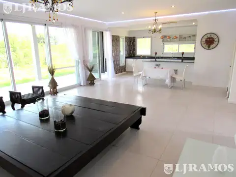 INCLUYE AMARRA. SIN MUEBLES. LOTE INTERNO. PILETA. EXCELENTE CALIDAD.